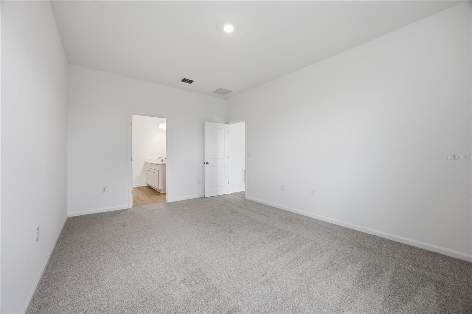 Single Family Residence at 6205 SANDERS GROVE CIR, OKAHUMPKA, photo 14 of 38