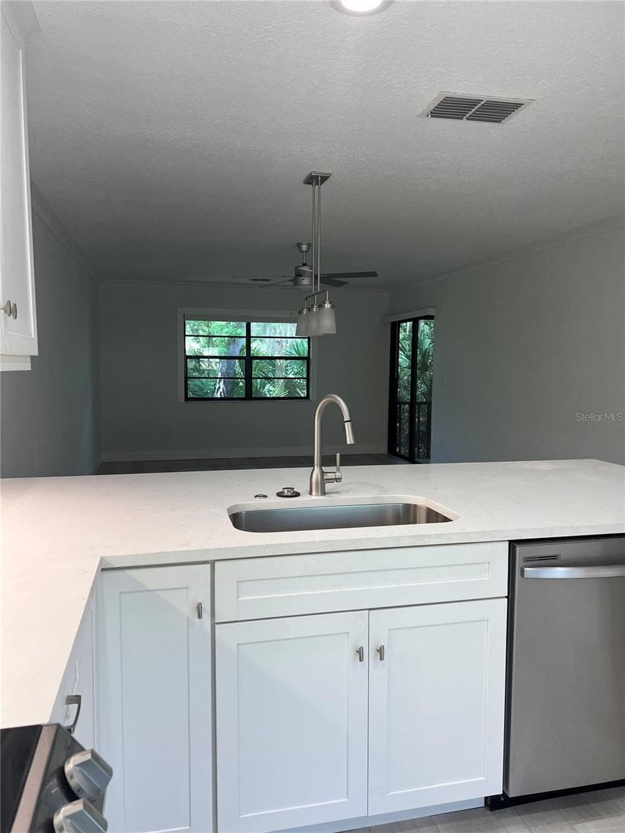 Kitchen - 4044 CORKWOOD CT, PALM HARBOR