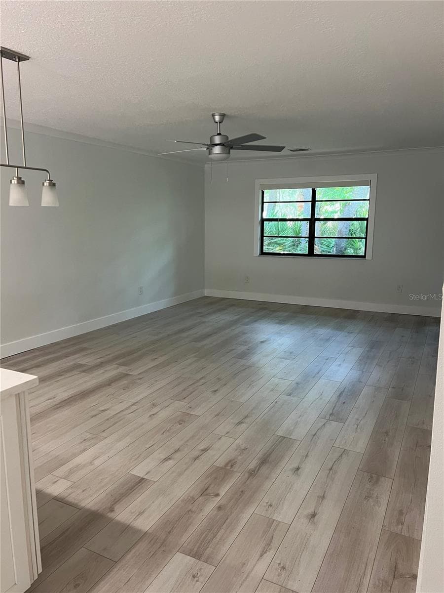 Living - 4044 CORKWOOD CT, PALM HARBOR