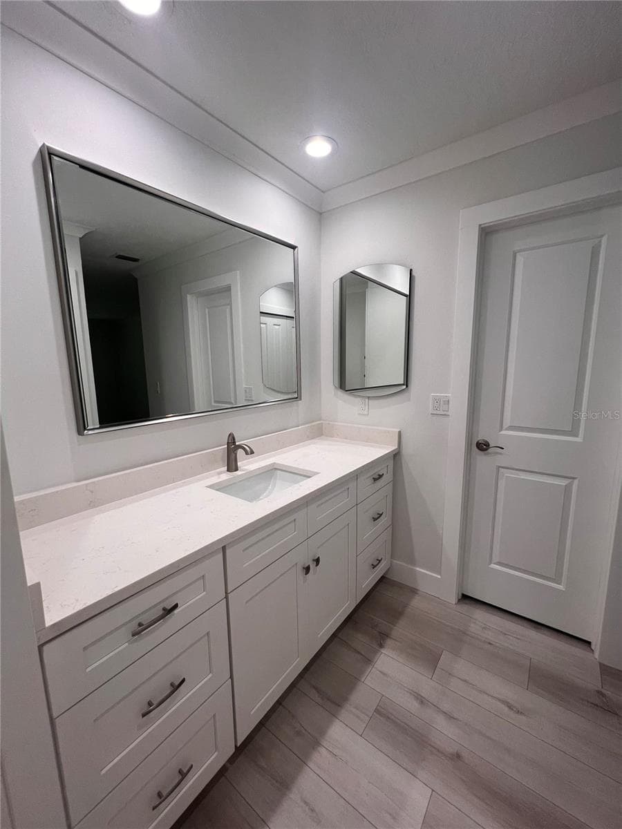 Primary bathroom - 4044 CORKWOOD CT, PALM HARBOR