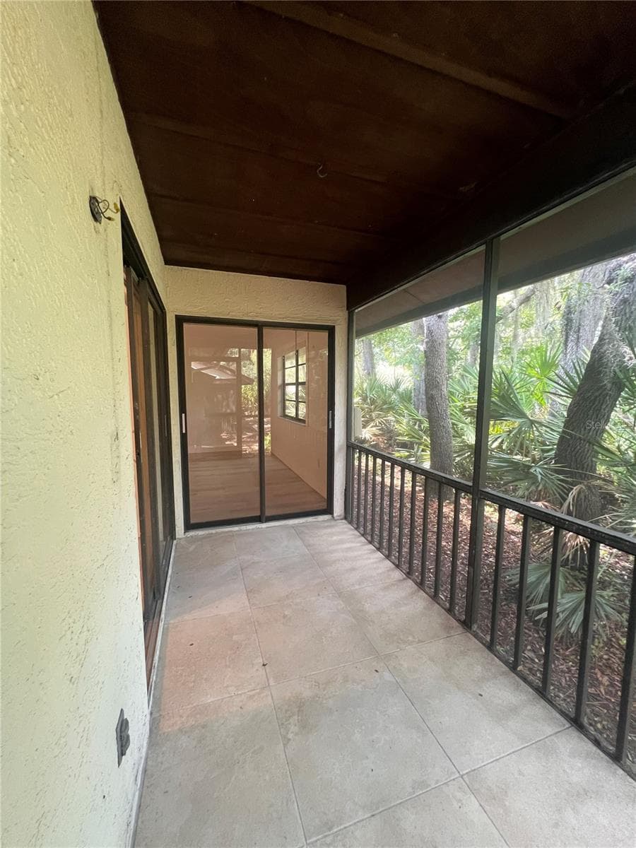 Back screened area - 4044 CORKWOOD CT, PALM HARBOR