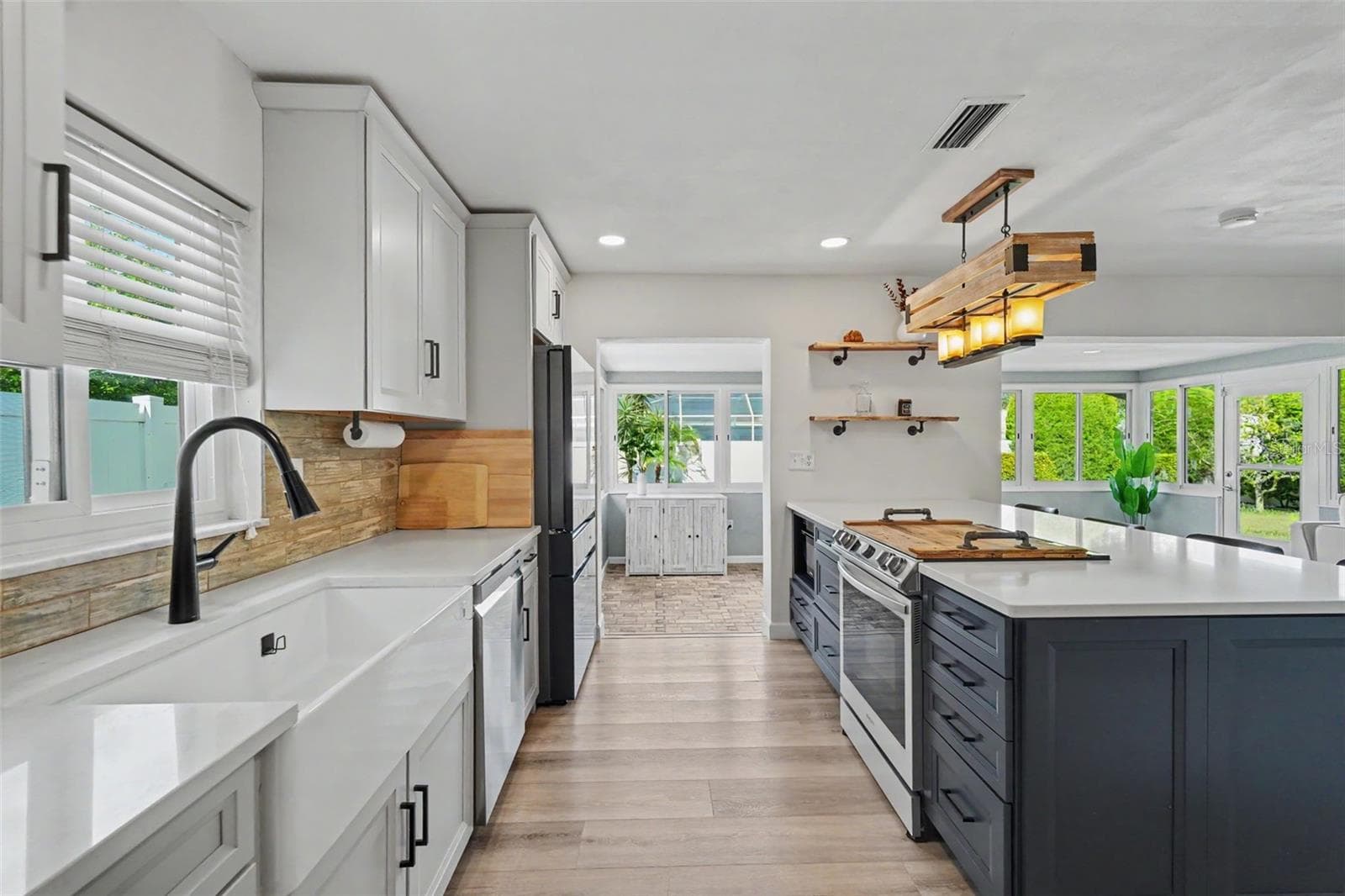 Single Family Residence at 2061 FAIR OAK DR, CLEARWATER, photo 6 of 28