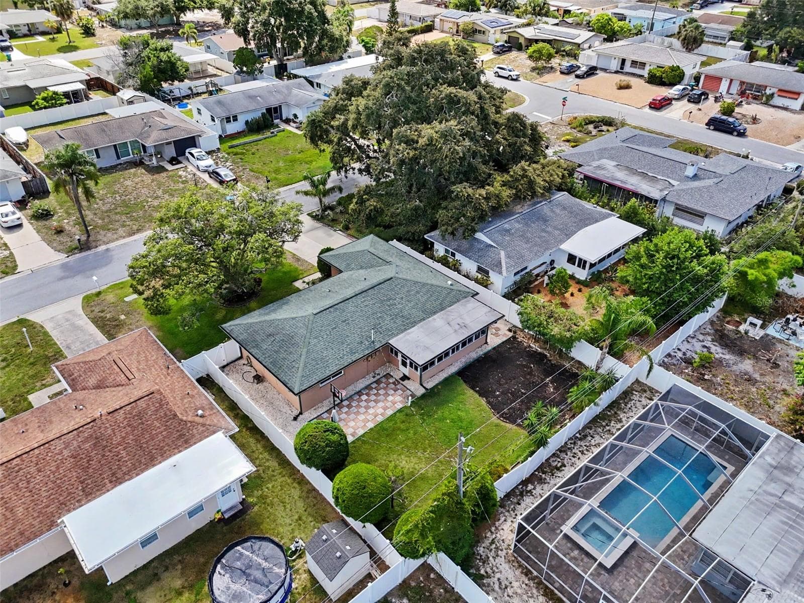 Single Family Residence at 2061 FAIR OAK DR, CLEARWATER, photo 25 of 28