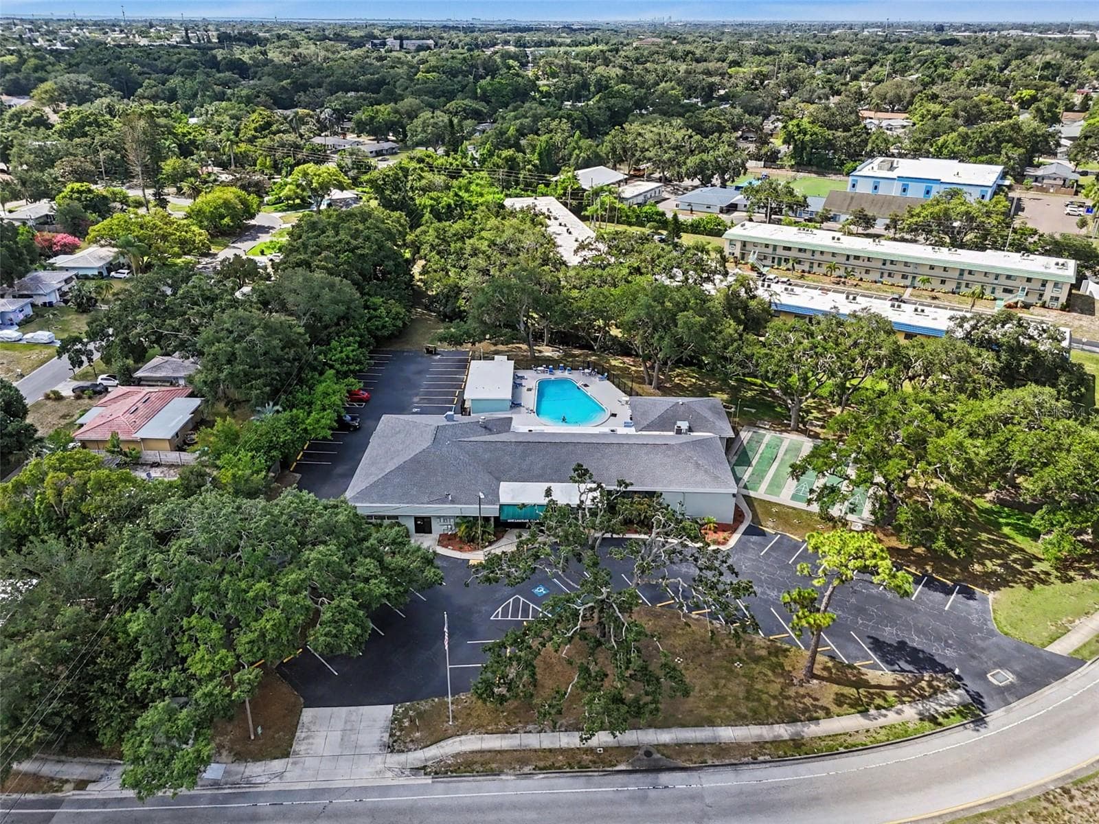 Single Family Residence at 2061 FAIR OAK DR, CLEARWATER, photo 27 of 28
