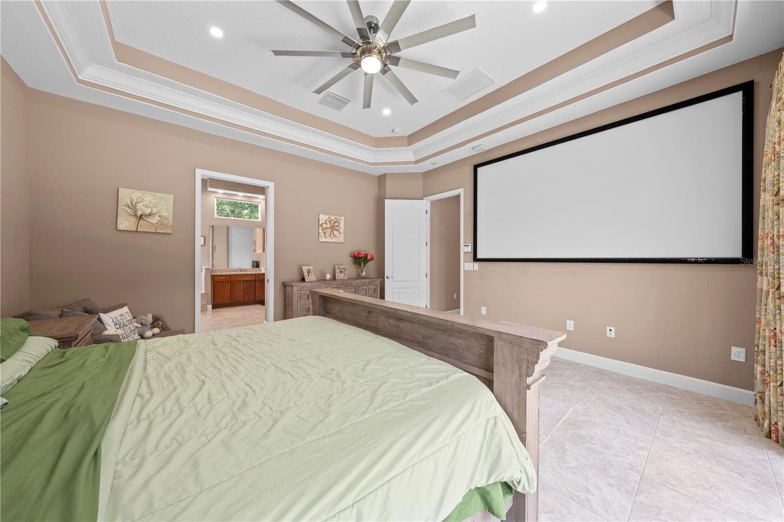 Tv Projector included - 2557 HERITAGE GREEN AVE, DAVENPORT