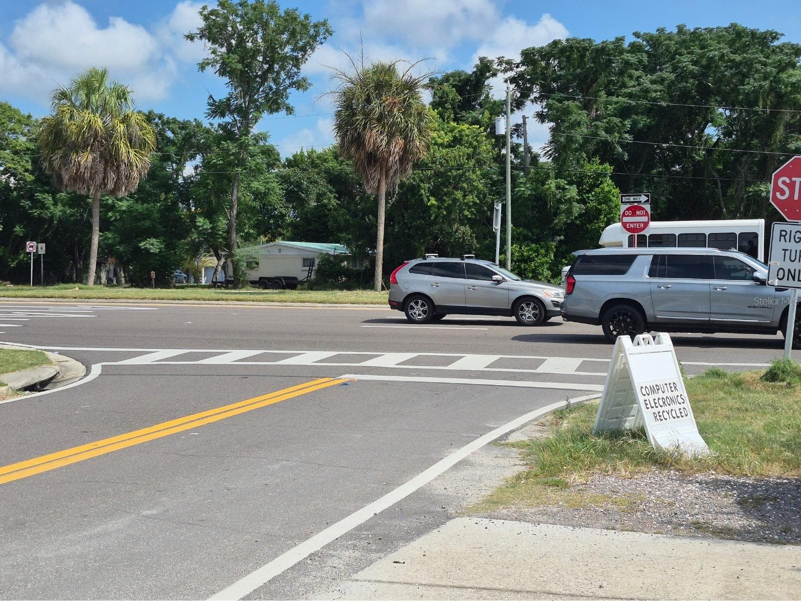 Looking towards State Road 54 from the front of the shop. - 4007 FLAMINGO DR, NEW PORT RICHEY