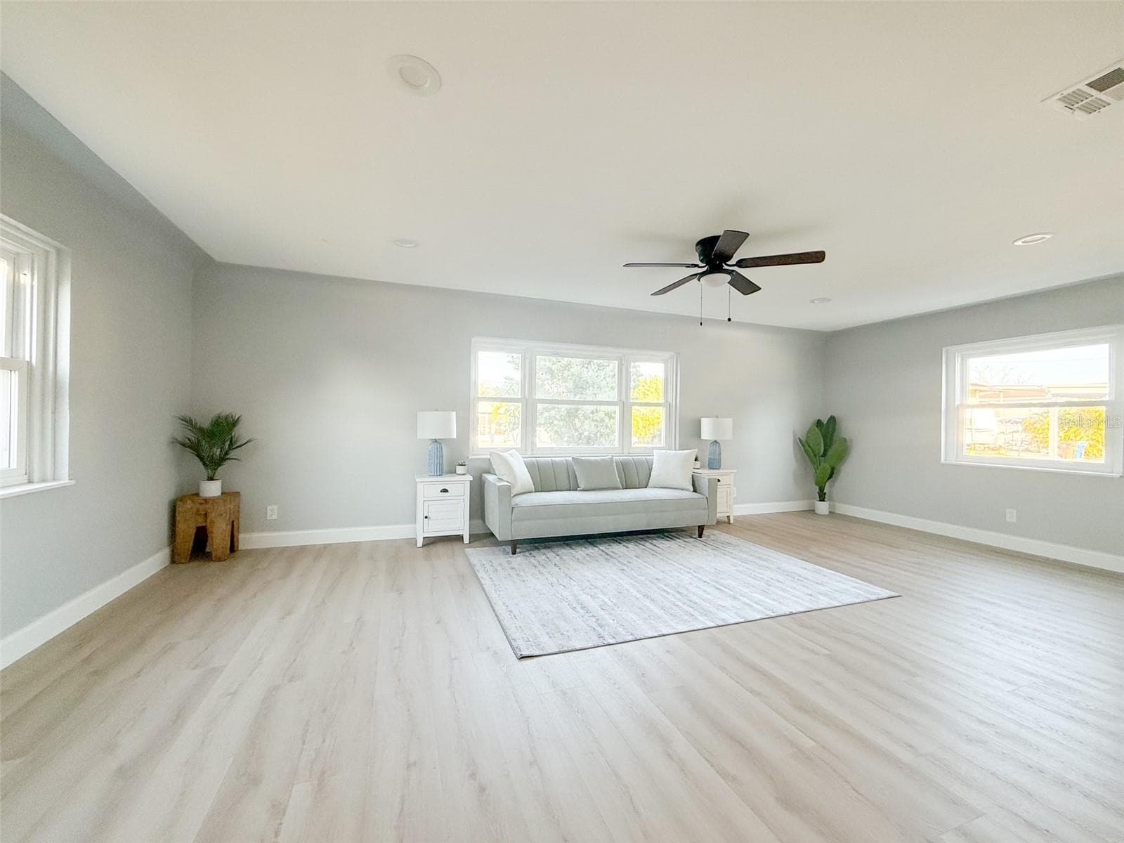 Large Living Room - 13290 3RD ST E, MADEIRA BEACH