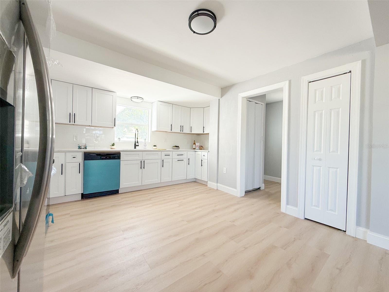 Large Kitchen w/ new SS Appliances - 13290 3RD ST E, MADEIRA BEACH