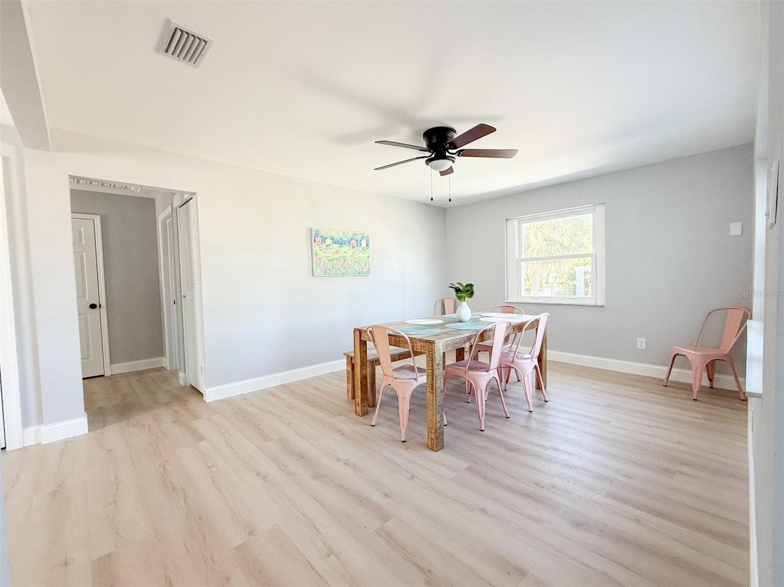 Large Dining Area w/ lot of natural light - 13290 3RD ST E, MADEIRA BEACH
