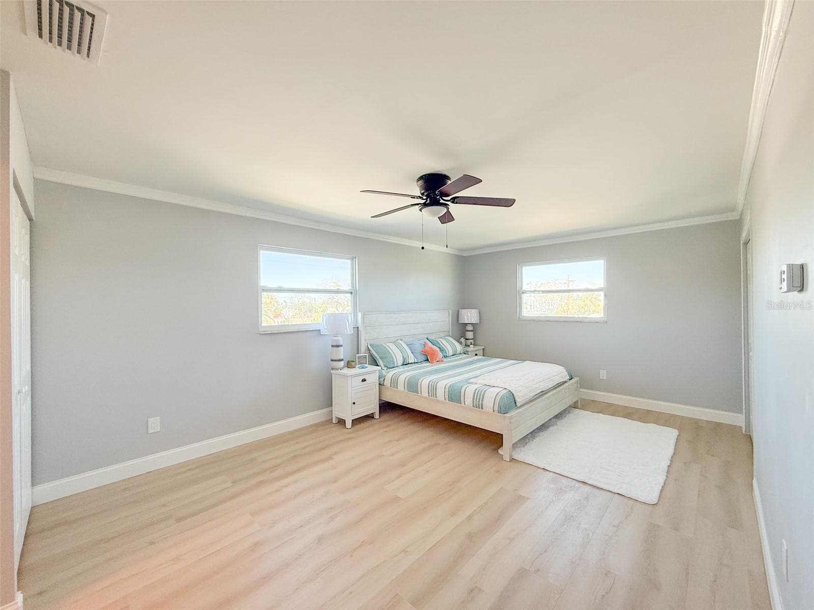 Large Primary Bedroom & en-suite - 13290 3RD ST E, MADEIRA BEACH