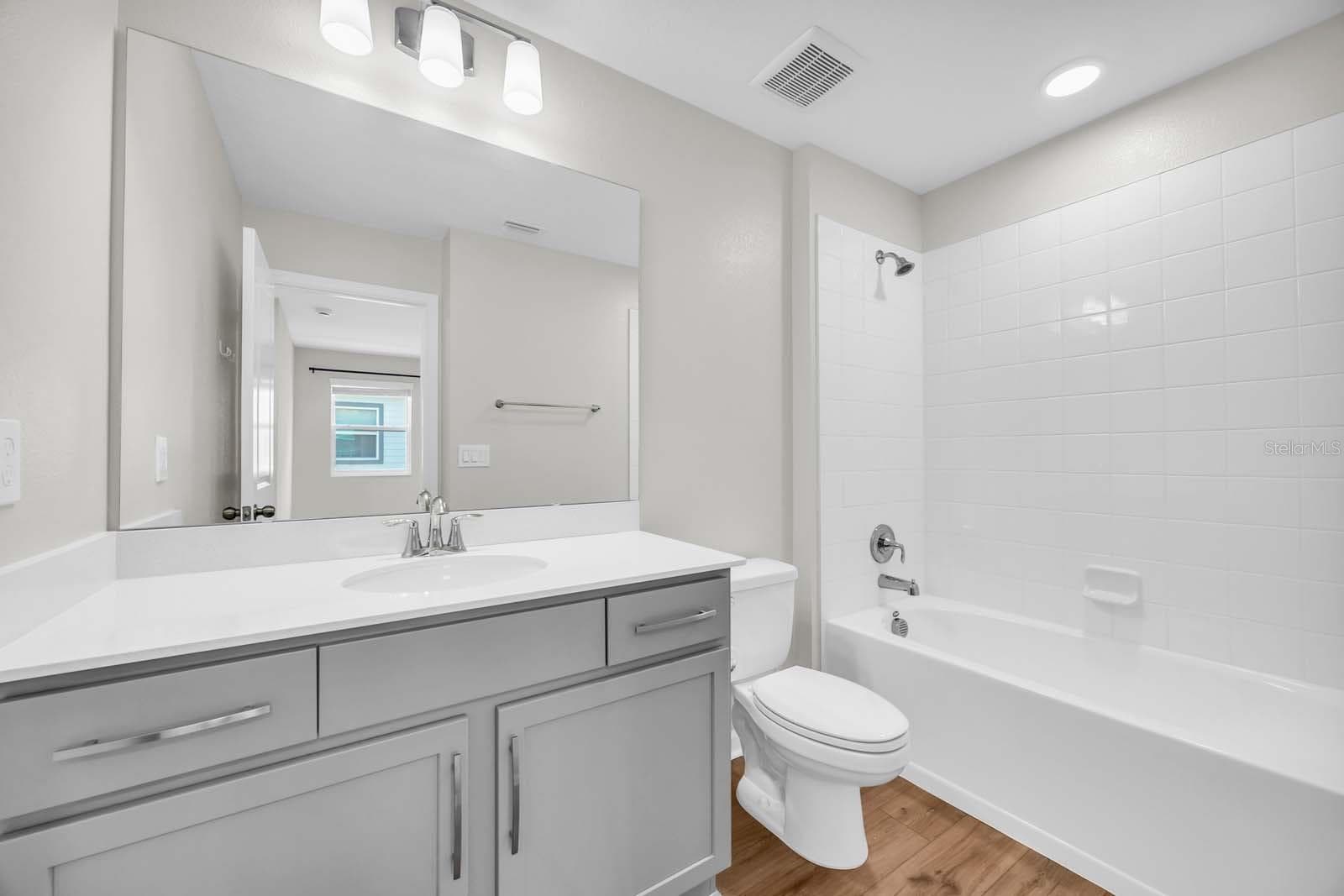 Upstairs Shared Bathroom - 4394 CAMPSITE LOOP, ORLANDO