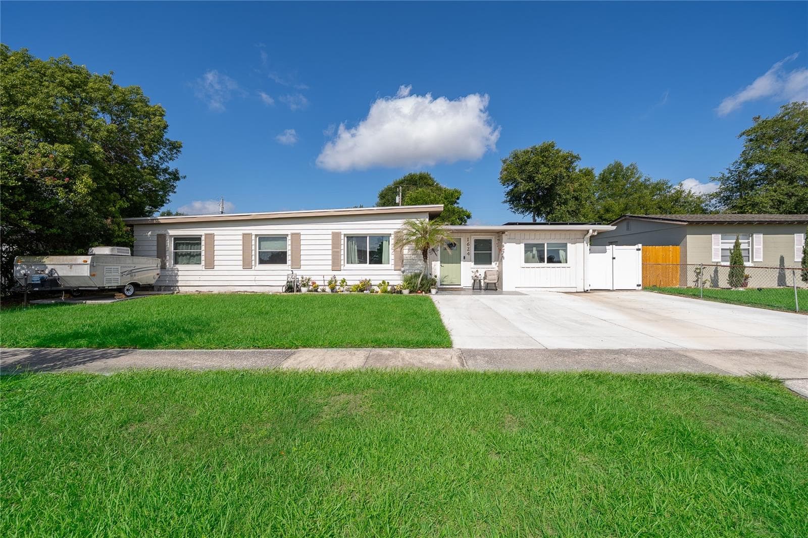 1624 HOLLIS DR