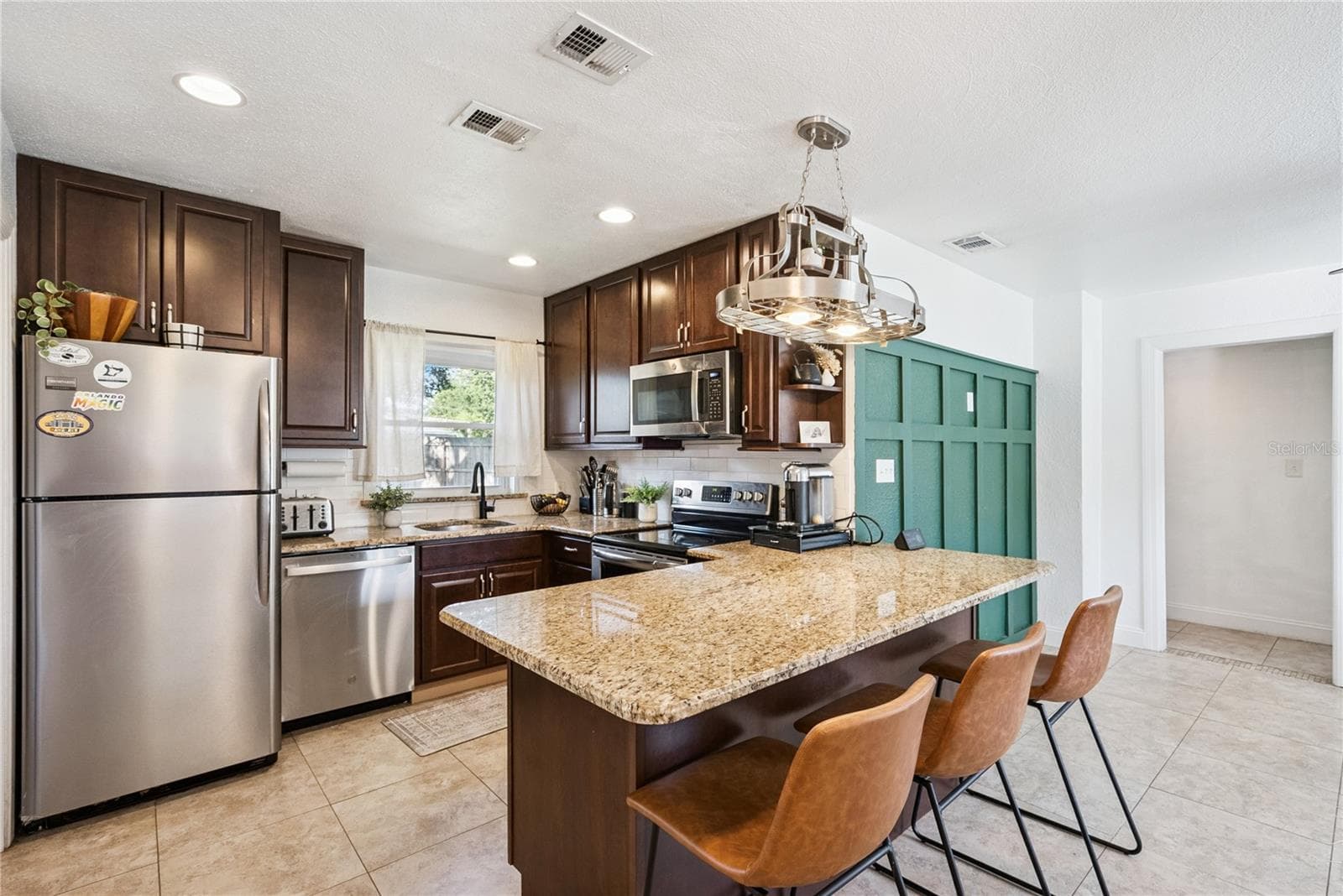 Single Family Residence at 1909 FERN CIR, ORLANDO, photo 2 of 45