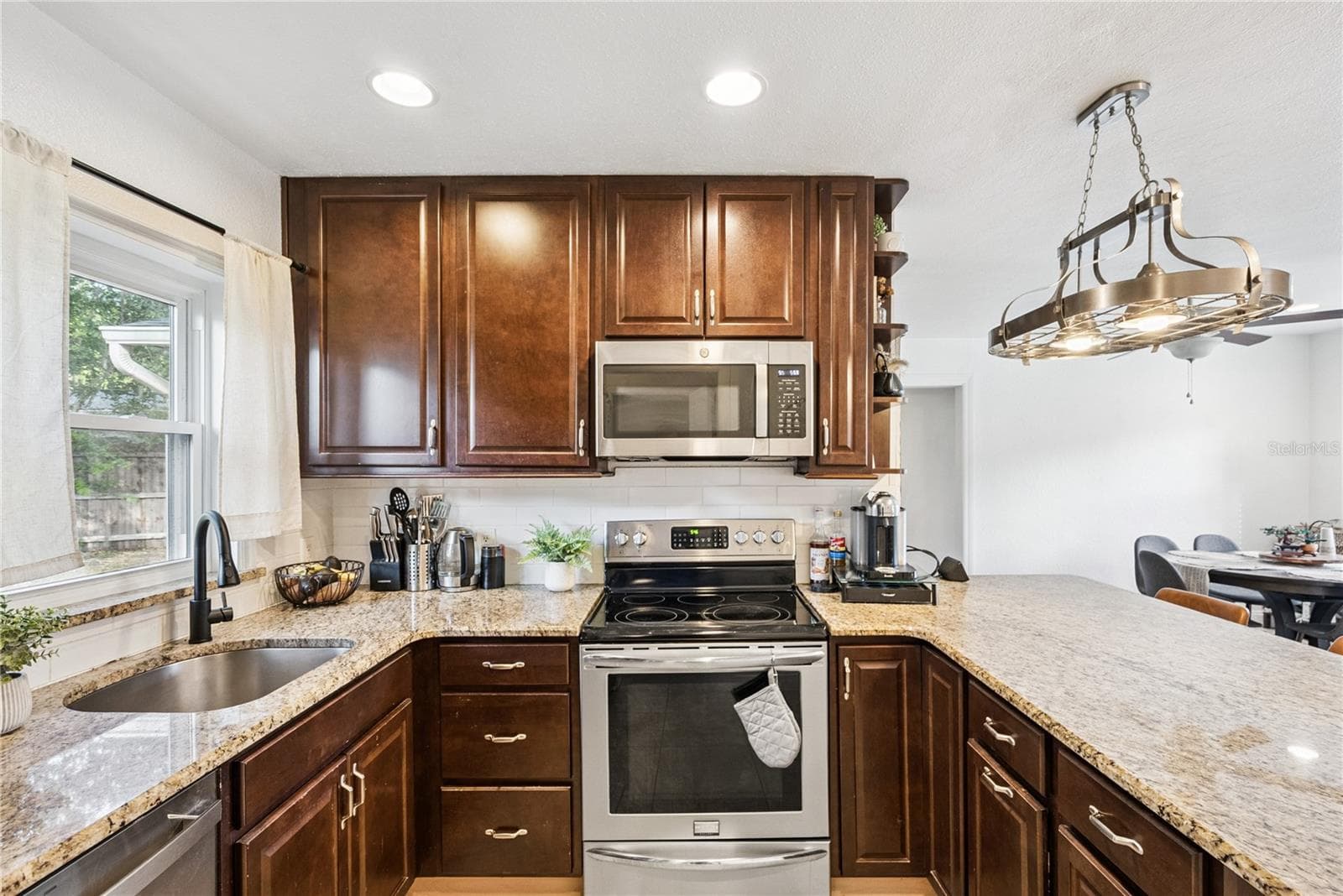 Single Family Residence at 1909 FERN CIR, ORLANDO, photo 3 of 45