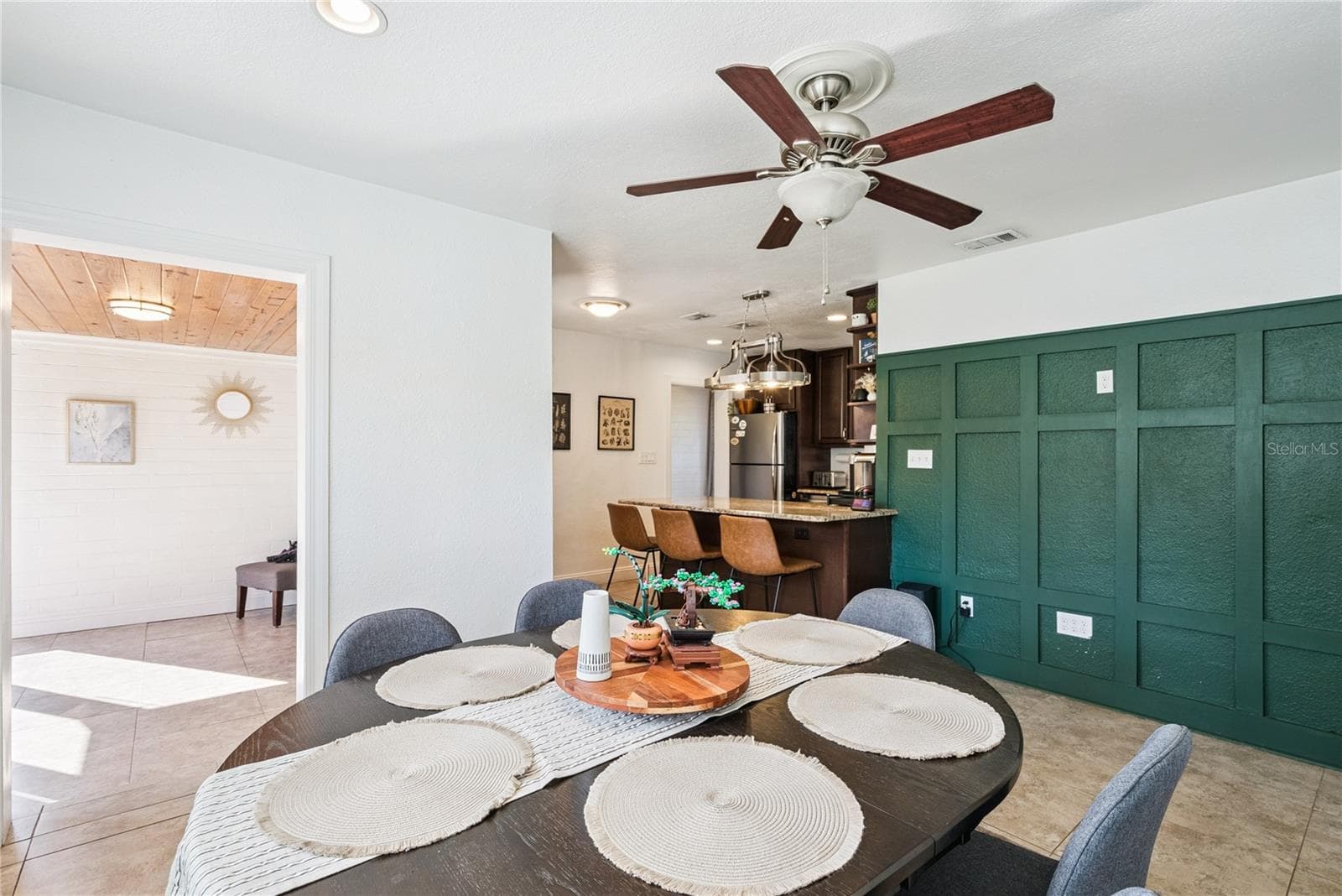 Single Family Residence at 1909 FERN CIR, ORLANDO, photo 8 of 45
