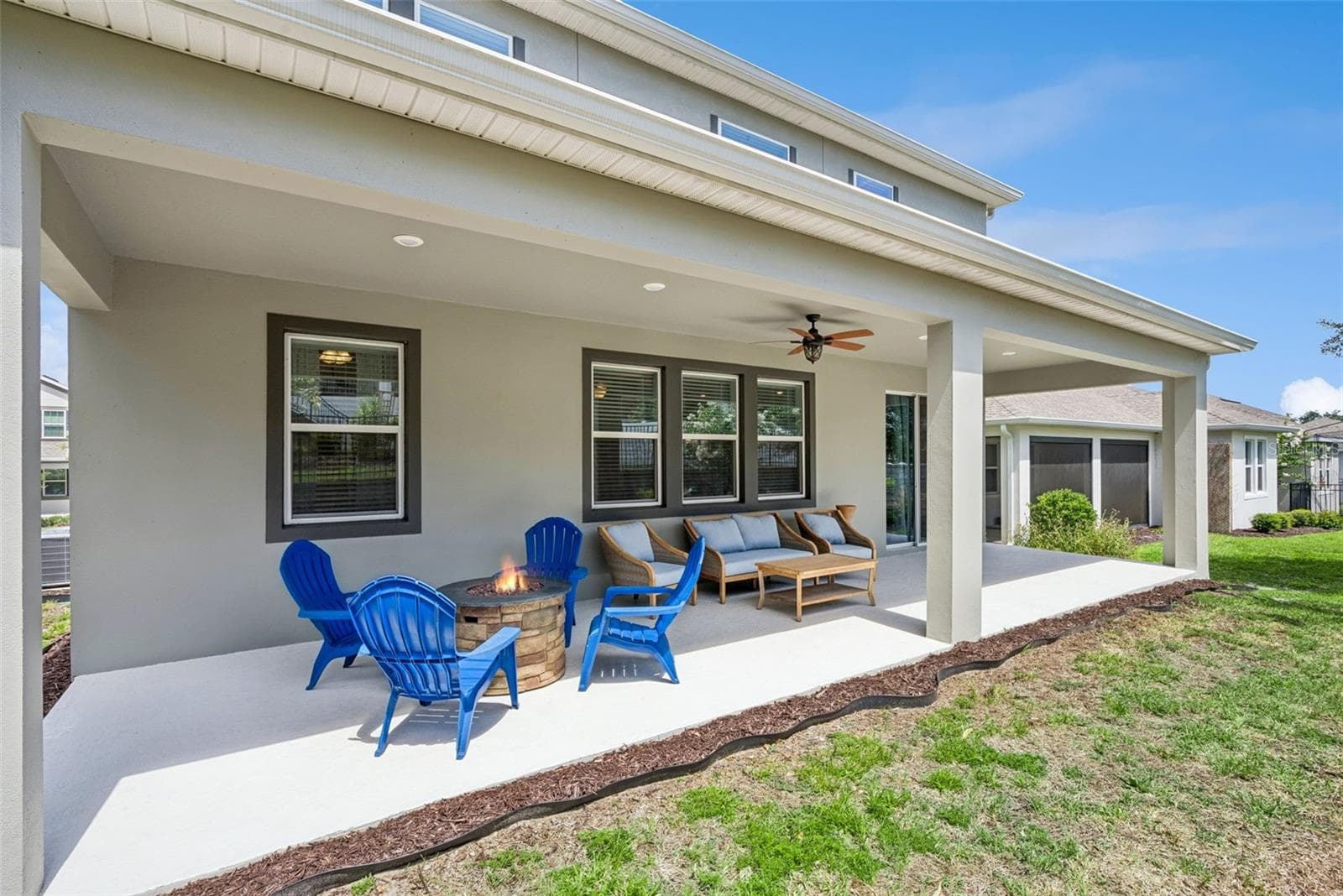 Covered outdoor living area overlooking the private rear yard - 1235 DORA PARC LN, MOUNT DORA
