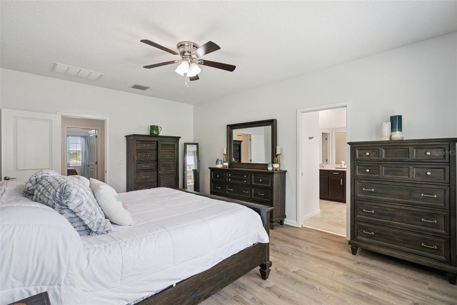Spacious upstairs primary suite - 1235 DORA PARC LN, MOUNT DORA