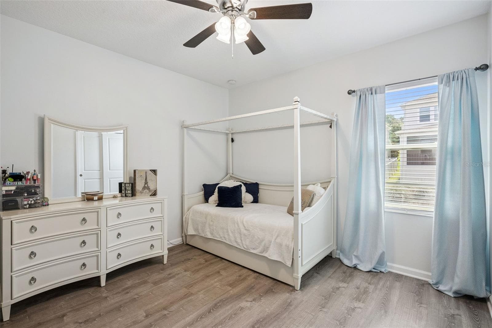 Additional upstairs bedroom with natural light - 1235 DORA PARC LN, MOUNT DORA