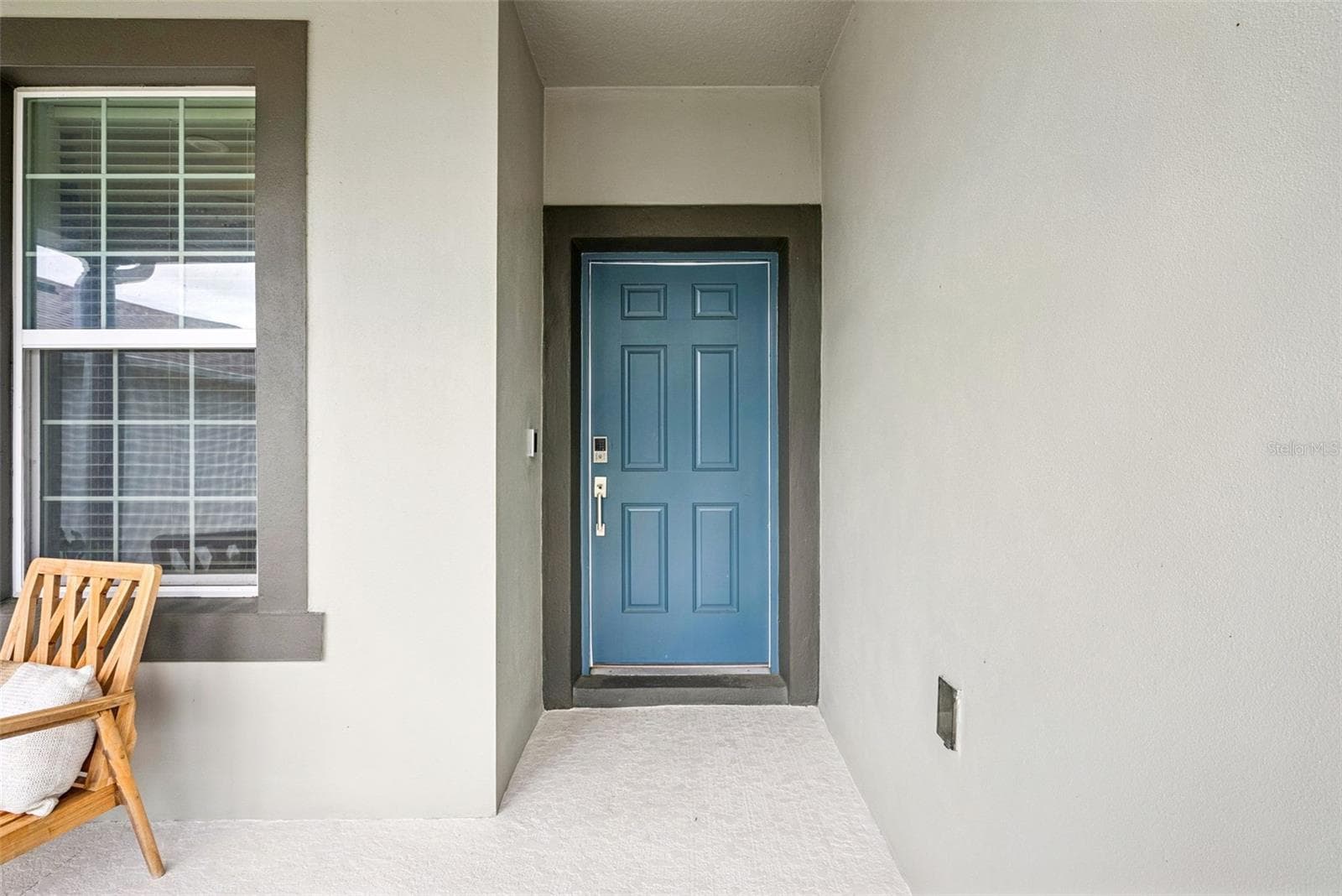 Attractive front entry with covered protection - 1235 DORA PARC LN, MOUNT DORA