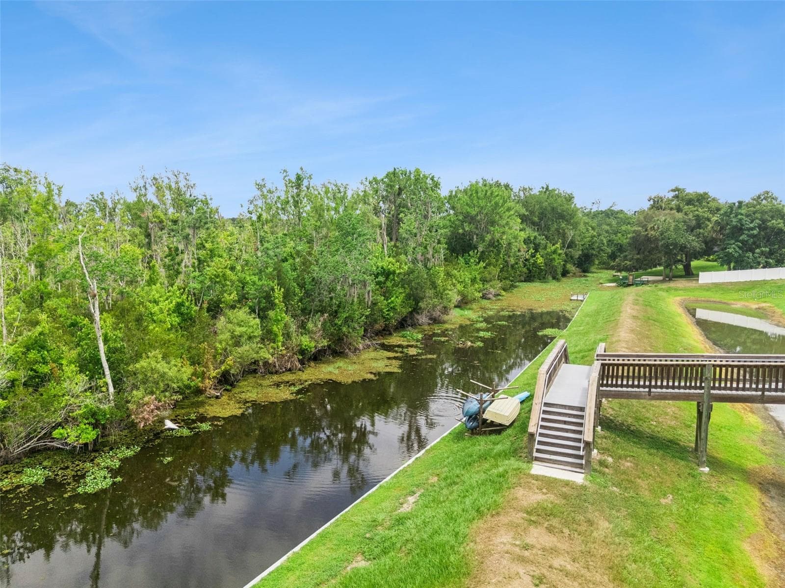 Dora Parc offers canal access to Lake Dora - 1235 DORA PARC LN, MOUNT DORA