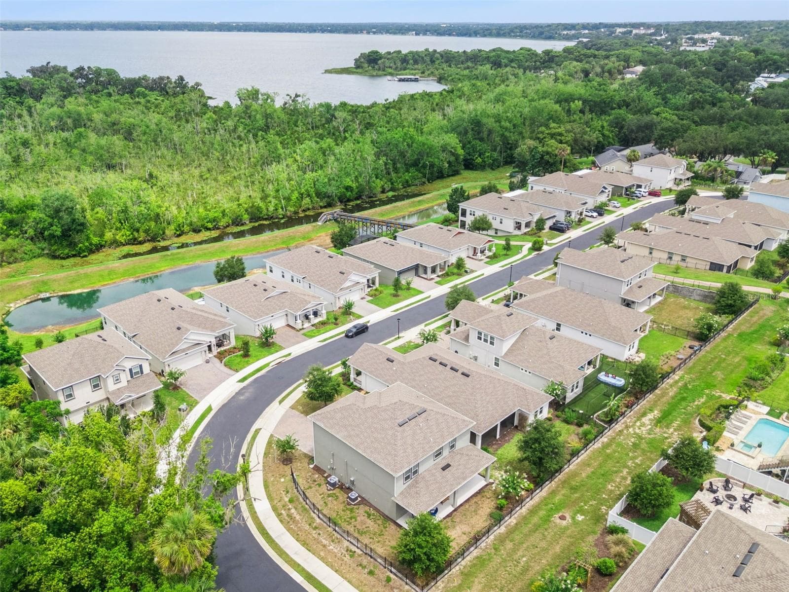 Close to boating, marina access, and downtown Mount Dora - 1235 DORA PARC LN, MOUNT DORA
