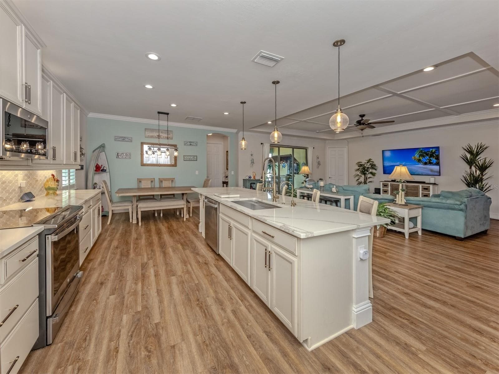 Single Family Residence at 155 TOSCAVILLA BLVD, NOKOMIS, photo 11 of 75