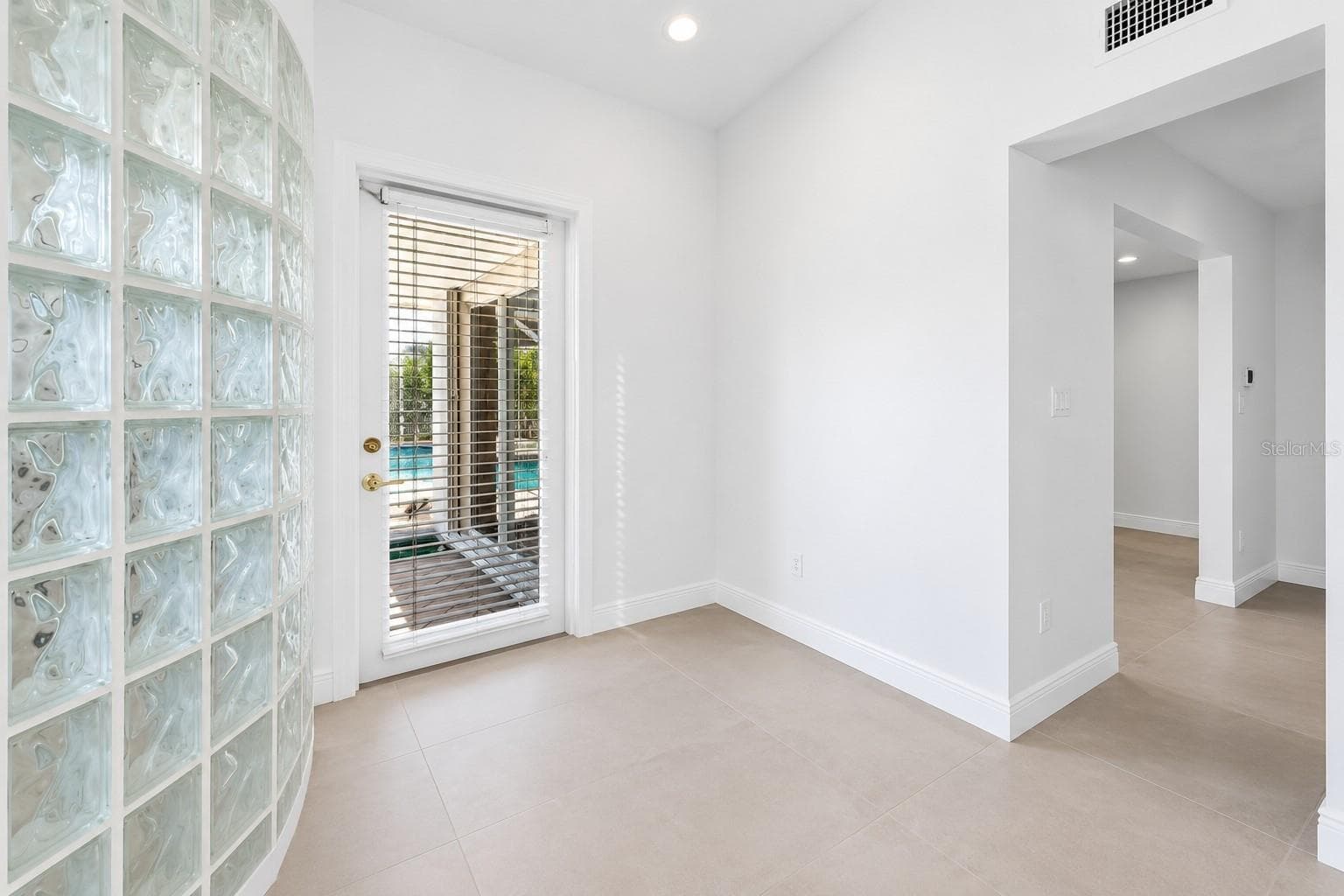 Single Family Residence at 2067 MASSACHUSETTS AVE NE, ST PETERSBURG, photo 23 of 62