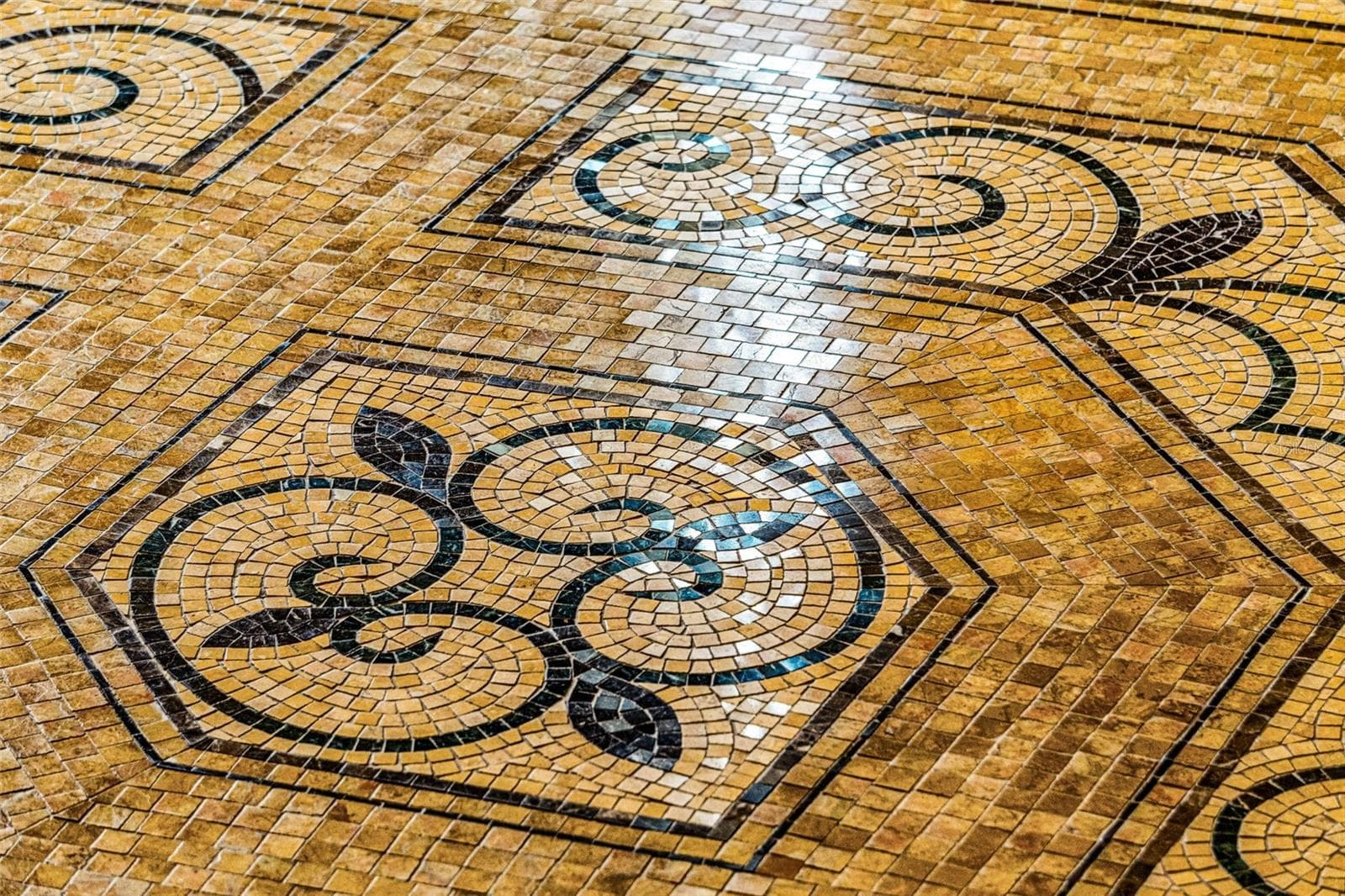Handlaid Tile Mosaic - 16619 AREZO CT, MONTVERDE