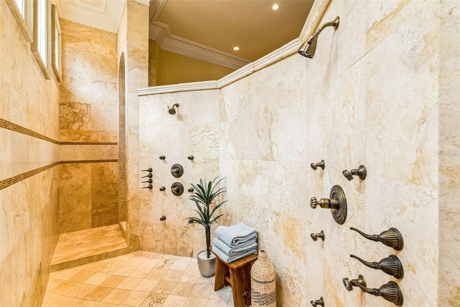 Dual Shower heads with body sprayers to provide resort-like hydrotherapy experiences. - 16619 AREZO CT, MONTVERDE