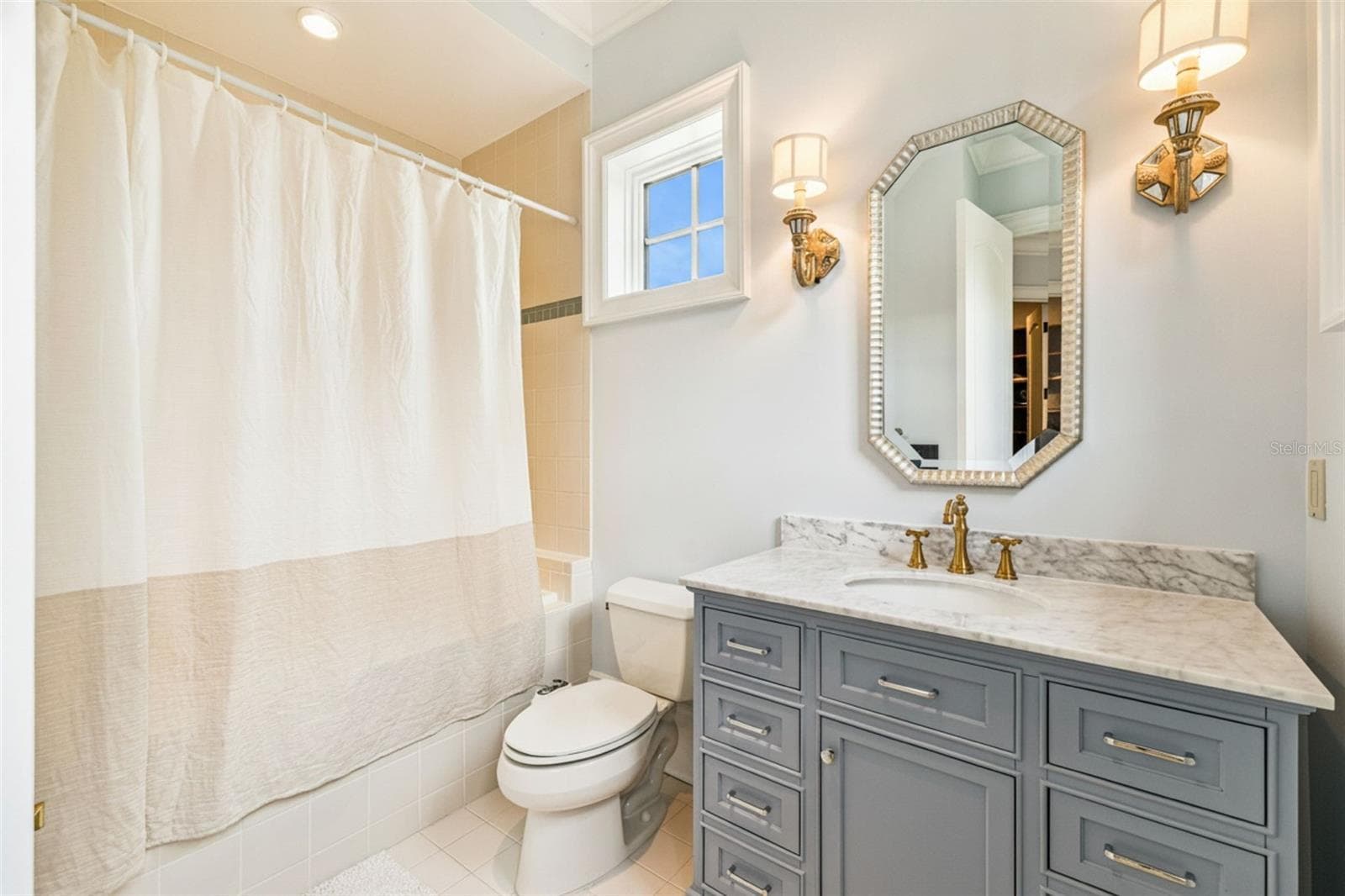 Bedroom Suite 3 Bathroom - 16619 AREZO CT, MONTVERDE