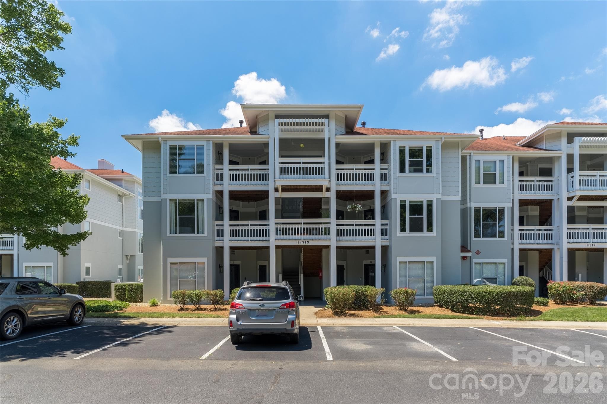 Condominium at 17919 Kings Point Drive, Cornelius, photo 5 of 39
