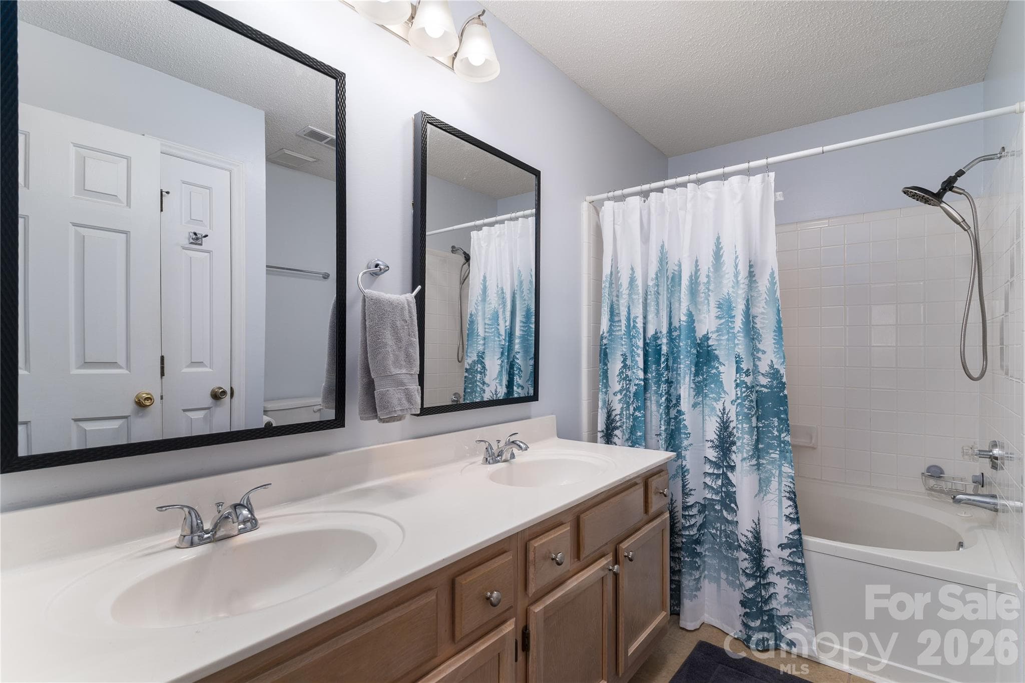 Condominium at 17919 Kings Point Drive, Cornelius, photo 23 of 39