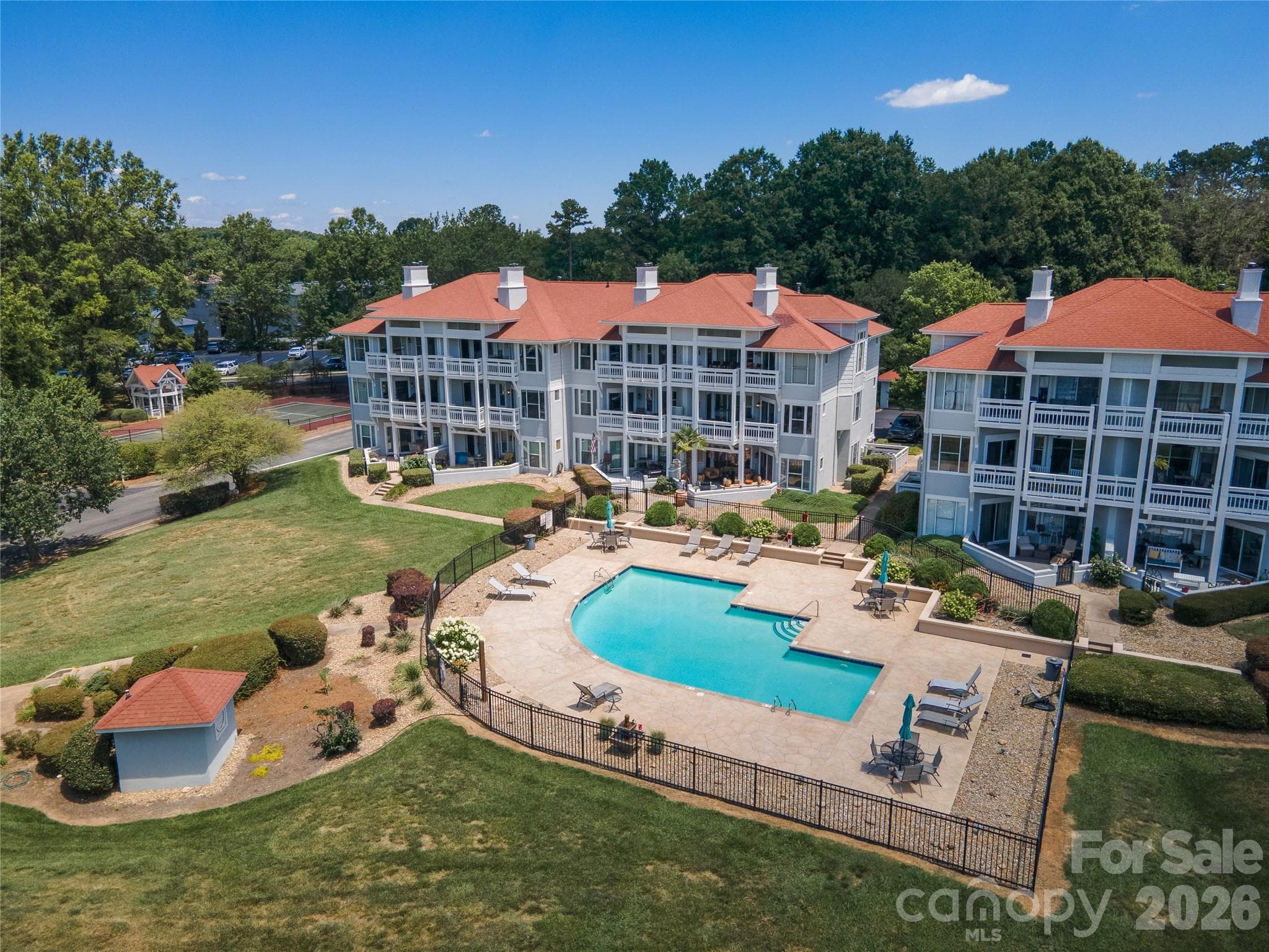 Condominium at 17919 Kings Point Drive, Cornelius, photo 33 of 39