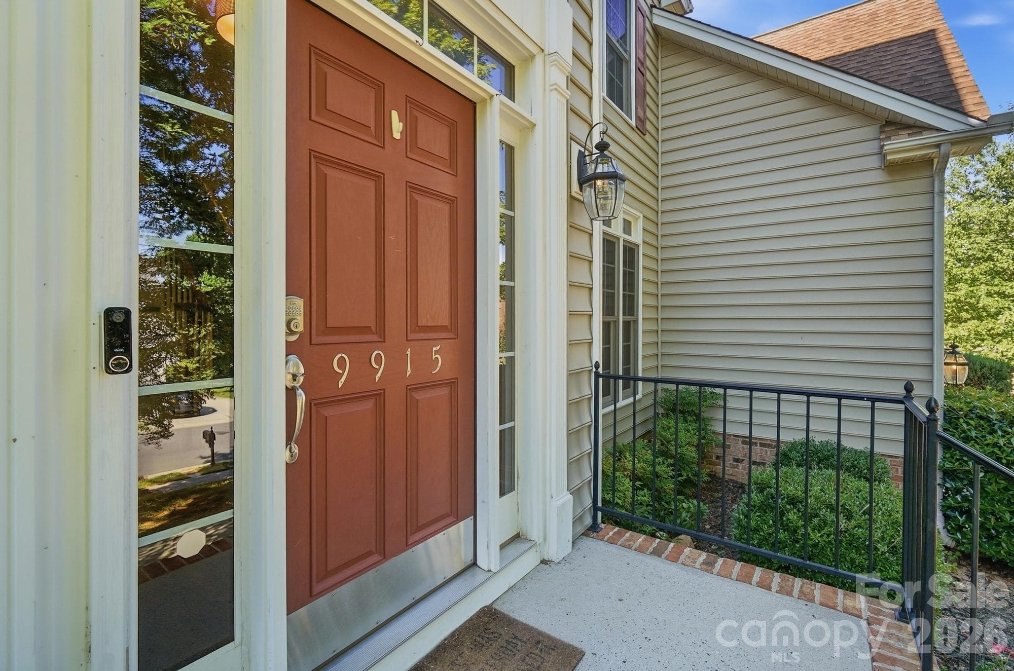 Single Family Residence at 9915 Nicole Lane, Charlotte, photo 6 of 39