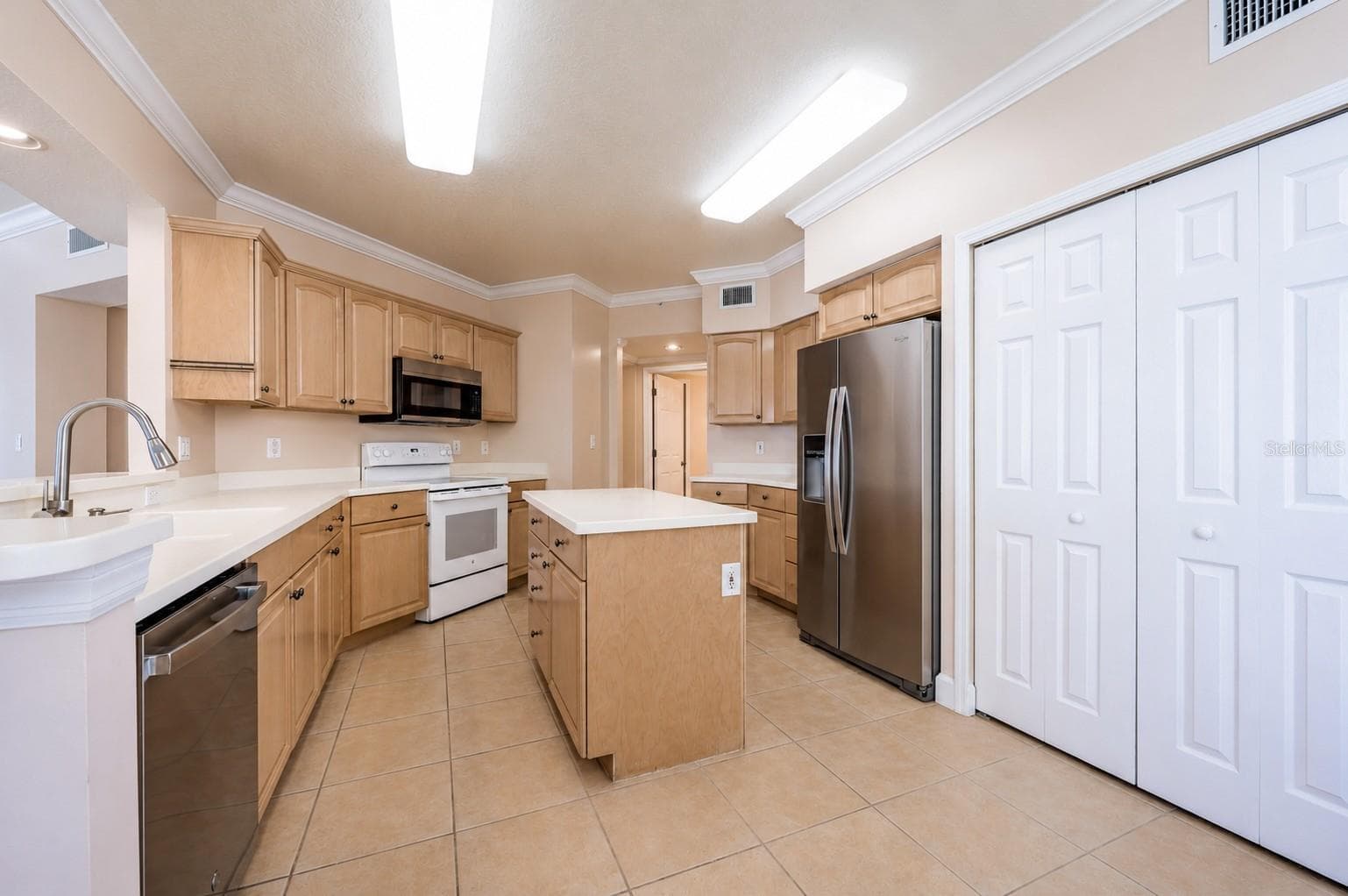 Condominium at 16750 GULF BLVD #311, NORTH REDINGTON BEACH, photo 10 of 57