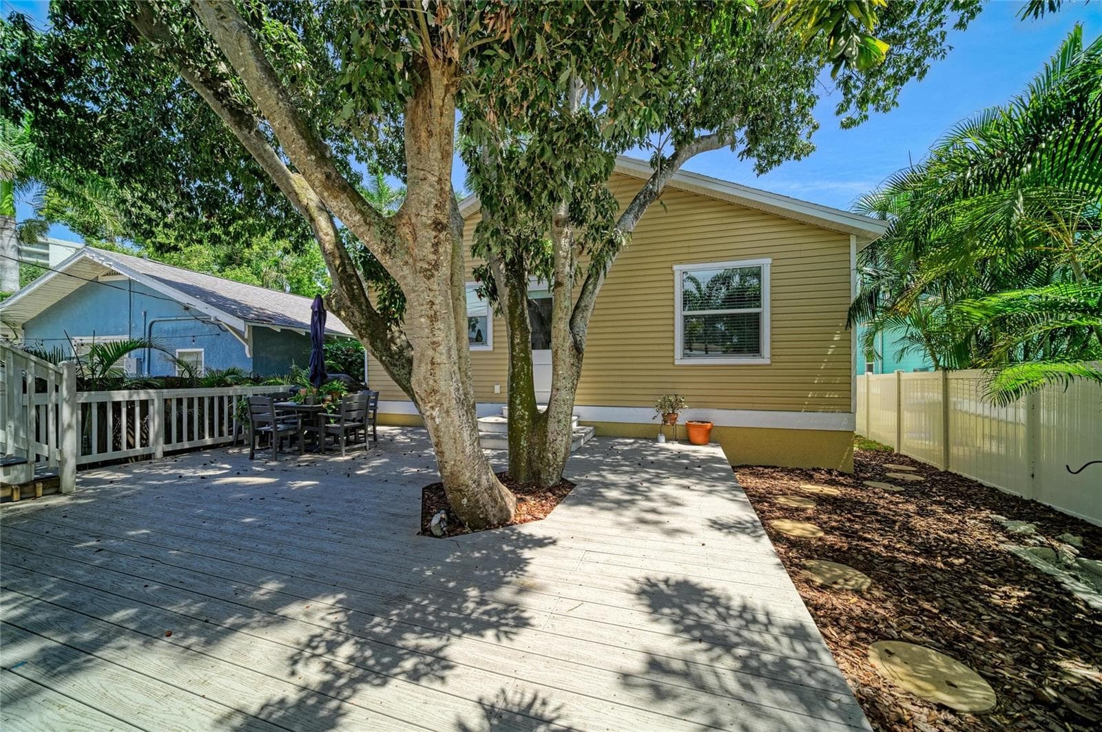 Single Family Residence at 632 VIRGINIA DR, BRADENTON, photo 37 of 57