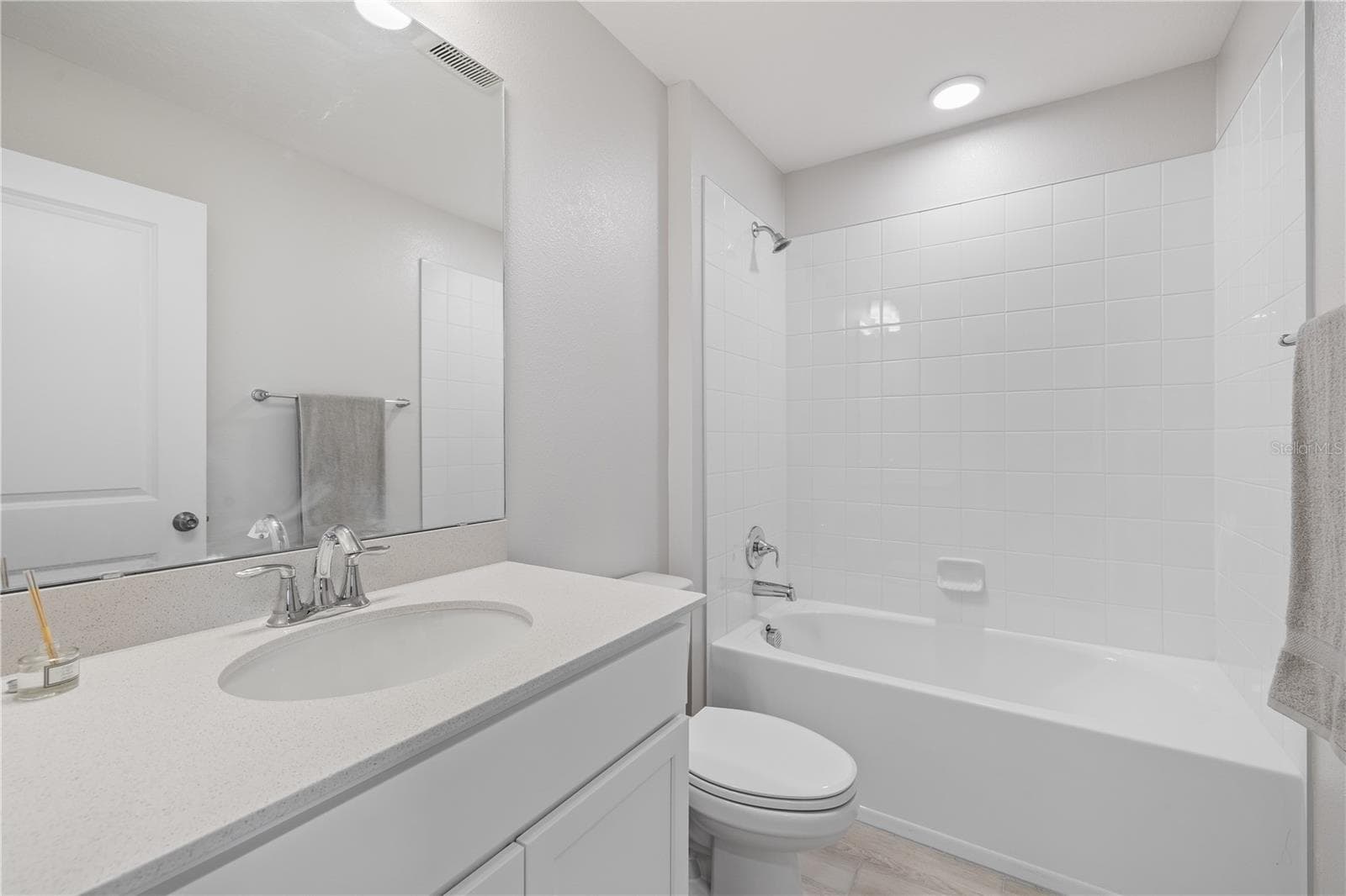 Upstairs Shared Bathroom - 14856 HARVEST ST, ORLANDO