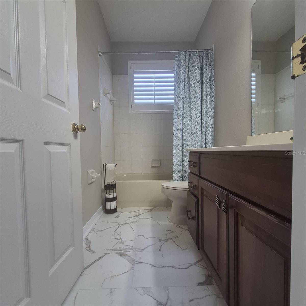 BATHROOM SECOND FLOOR - 8552 KESWICK POINTE DR, ORLANDO