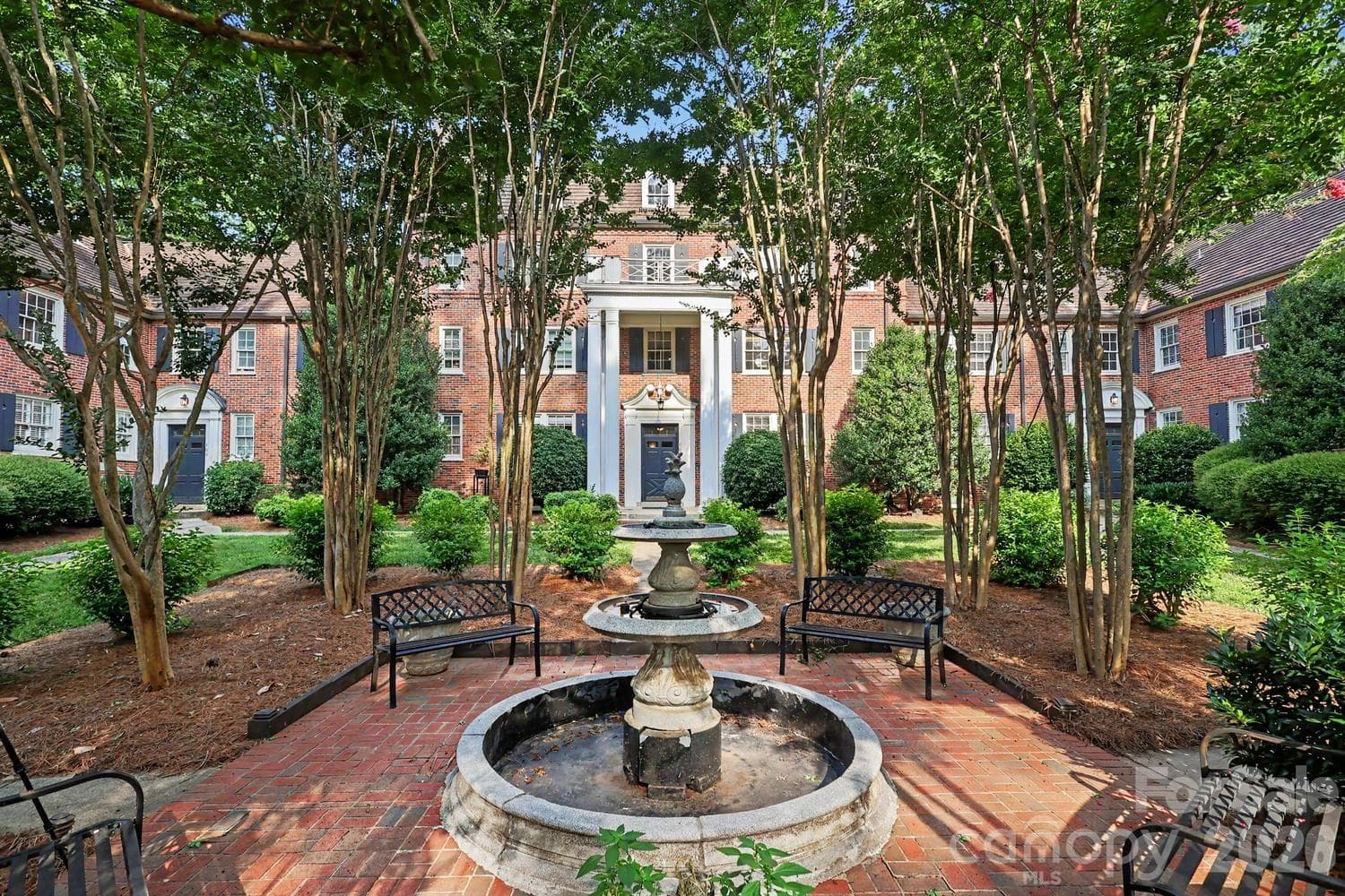 Condominium at Charlotte, photo 2 of 19