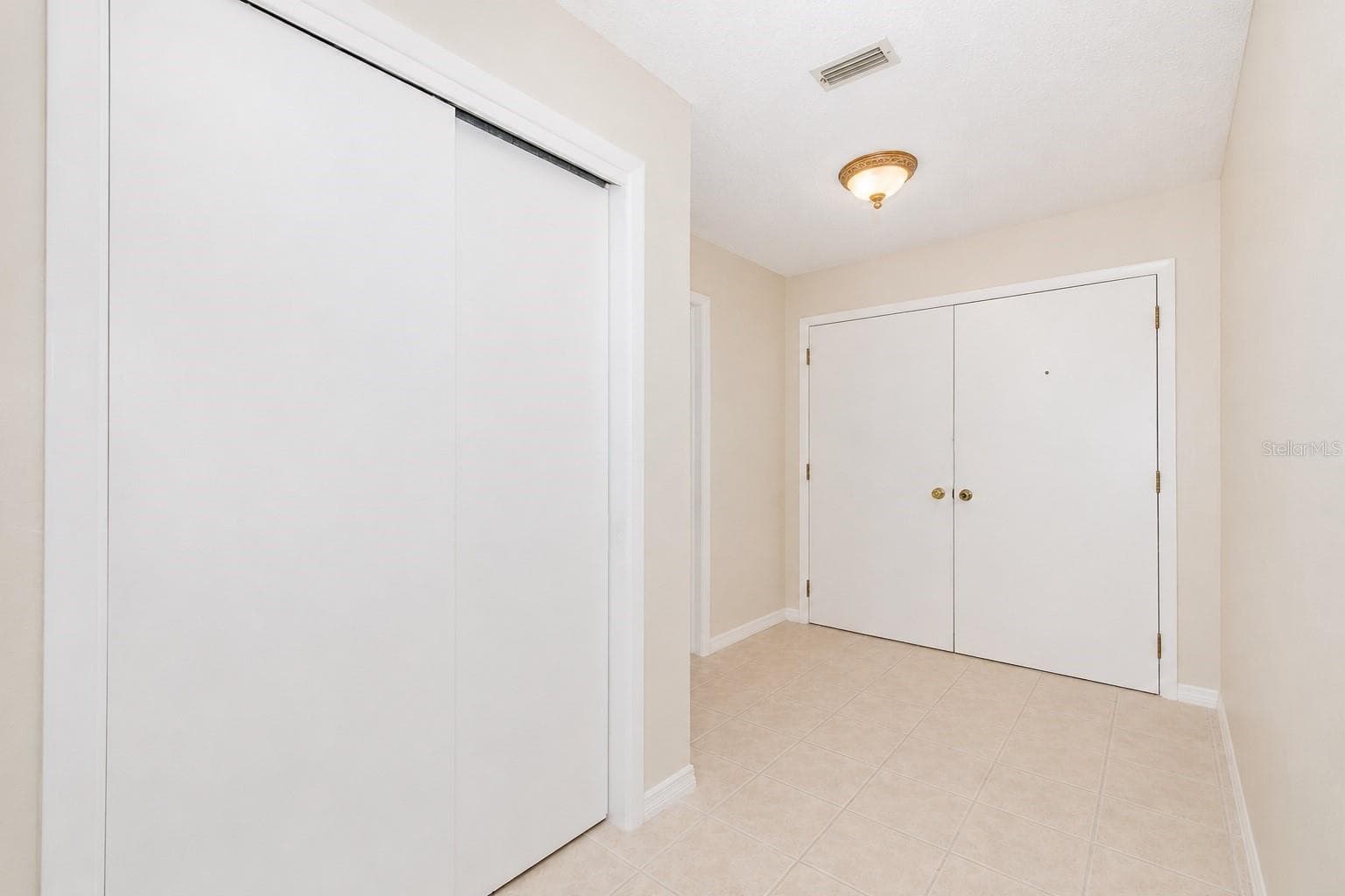 Foyer. - 13525 CLAUDIA DR, HUDSON