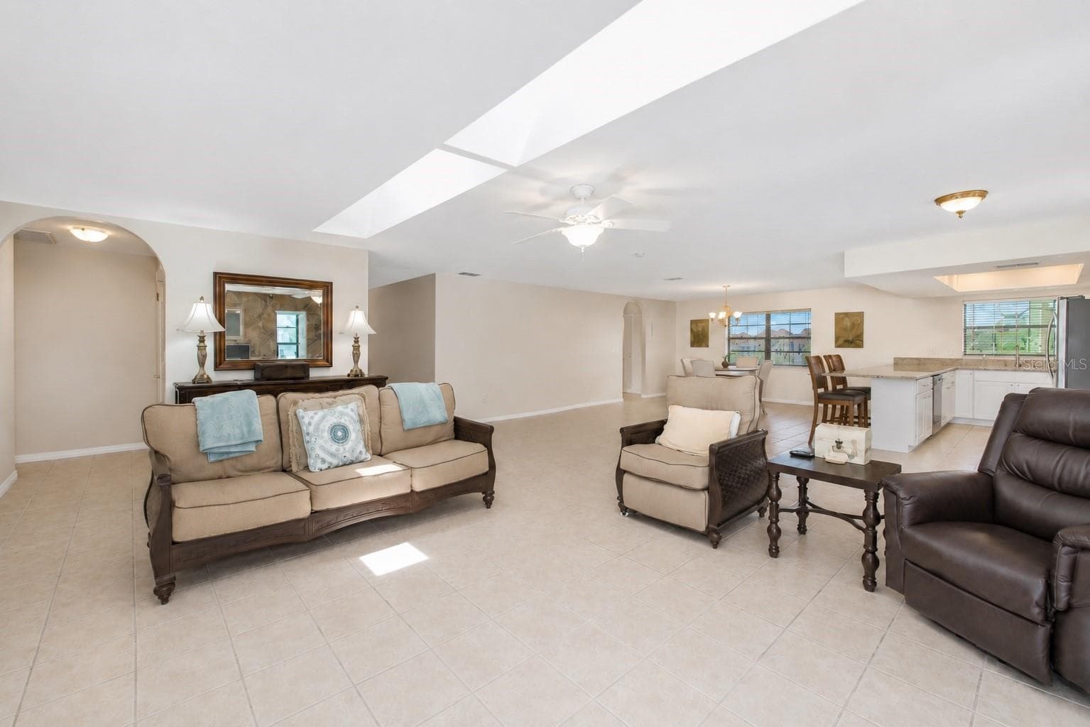 Living room. - 13525 CLAUDIA DR, HUDSON