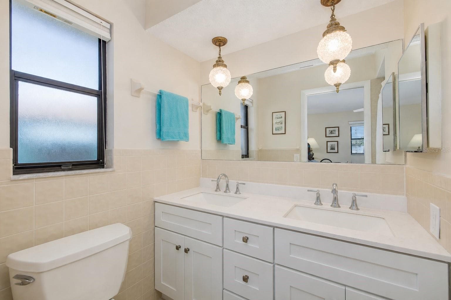 Primary bedroom one, with en-suite. - 13525 CLAUDIA DR, HUDSON