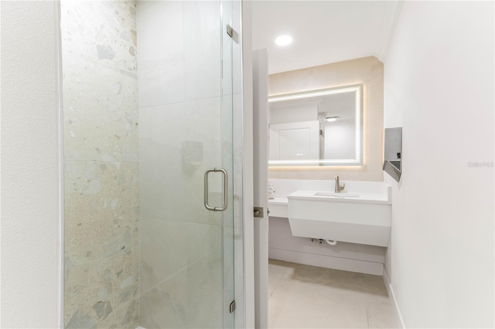 WITH SHOWERS - 1390 GULF BLVD #PH-3, CLEARWATER BEACH