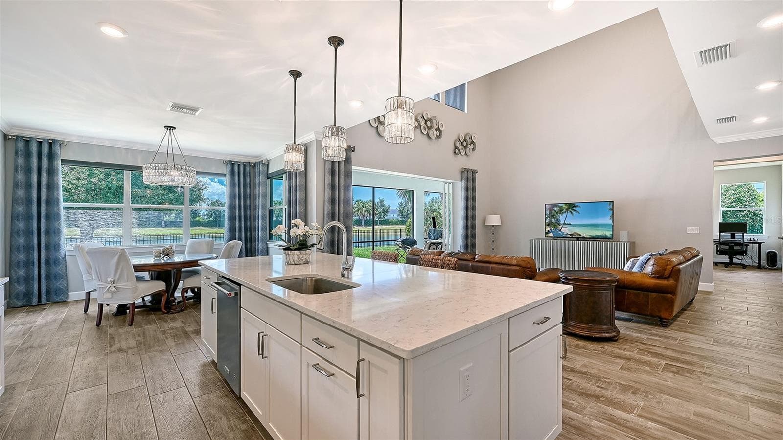 Beautifully Appointed - 12318 BLUE HILL TRL, BRADENTON