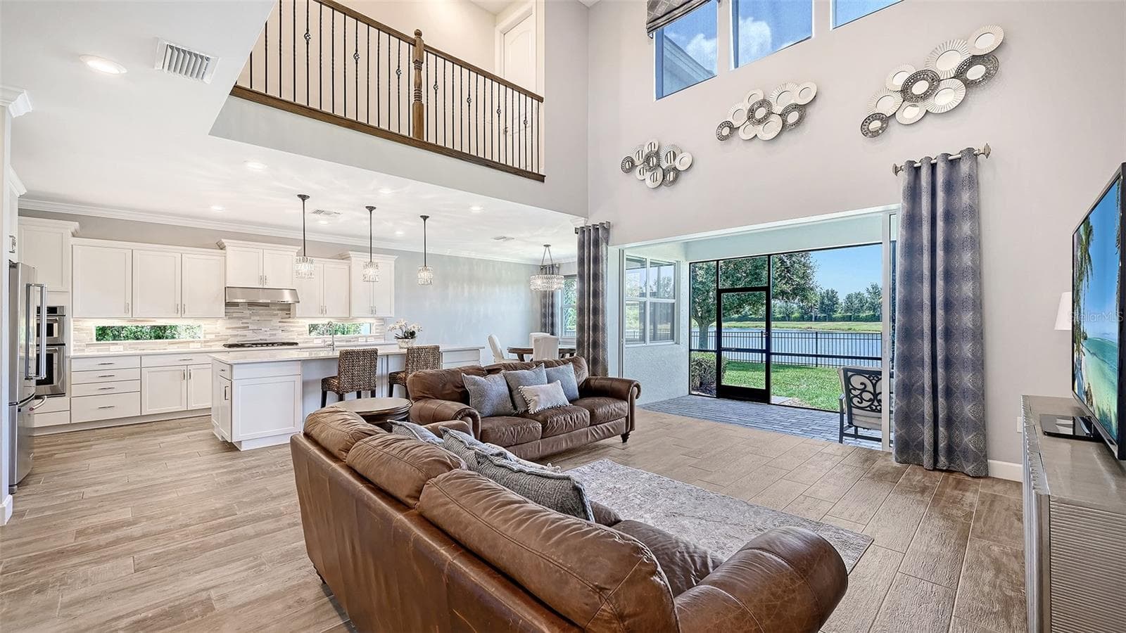 Towering Ceilings - 12318 BLUE HILL TRL, BRADENTON