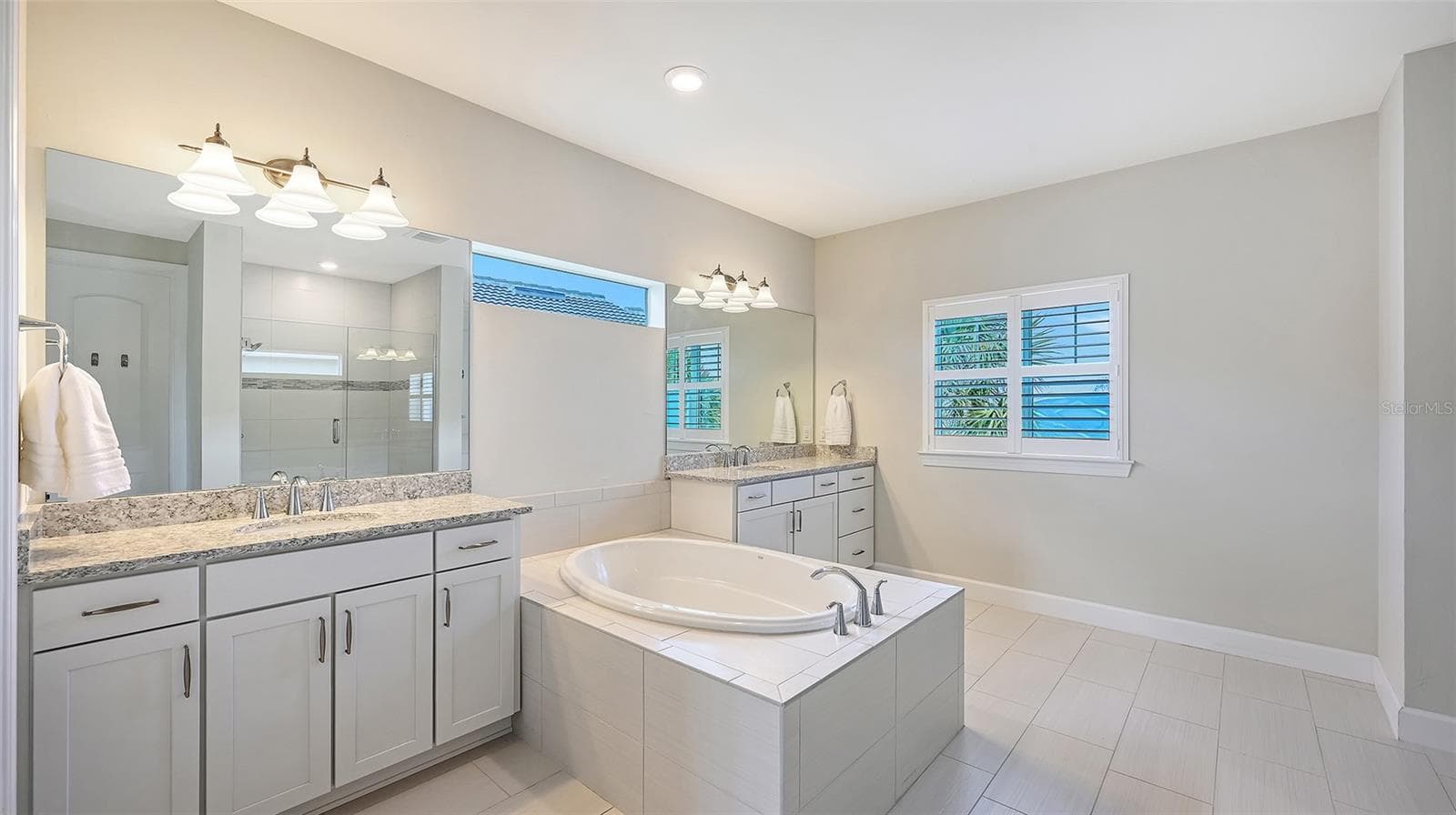Soaking Tub - 12318 BLUE HILL TRL, BRADENTON