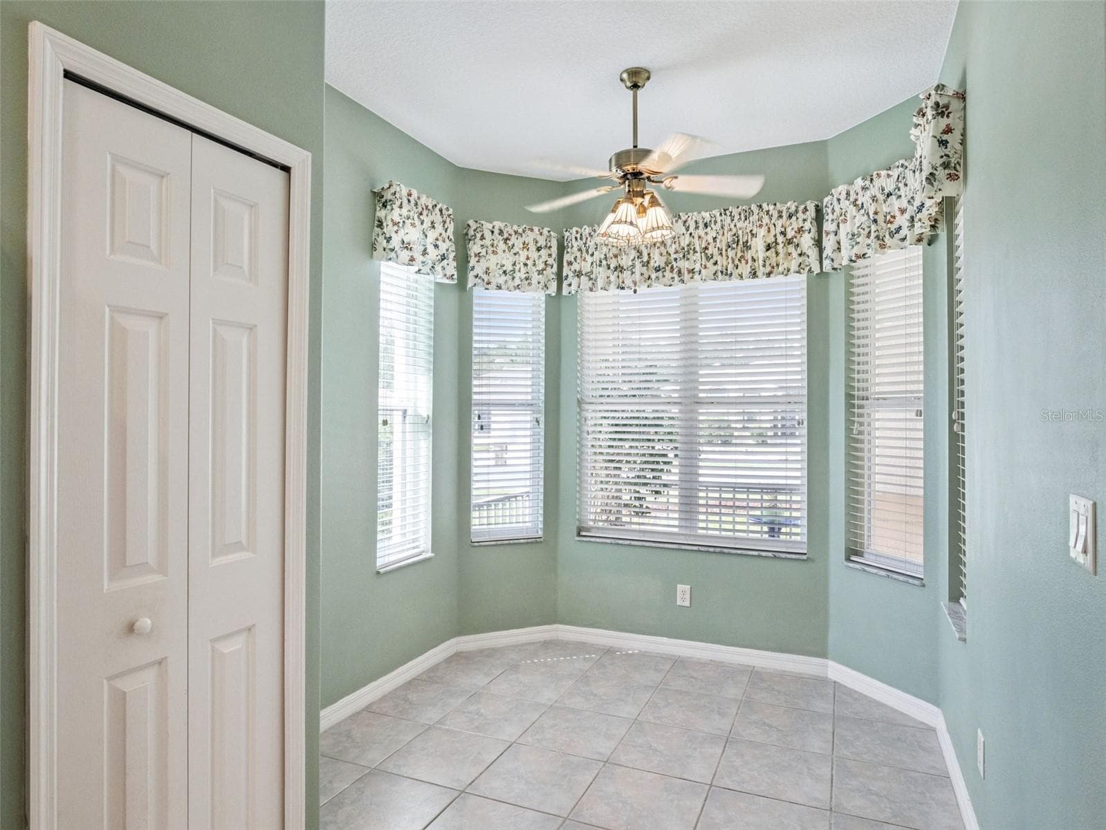 Dinette - 4519 INVERNESS DR, LEESBURG