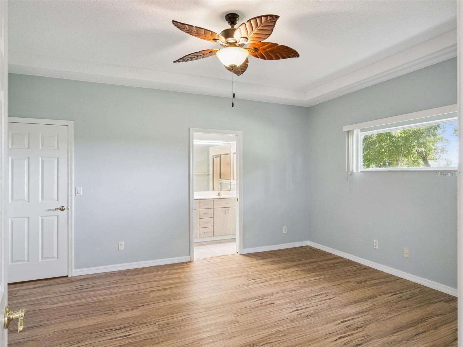 Primary Bedroom with ensuite bath - 4519 INVERNESS DR, LEESBURG