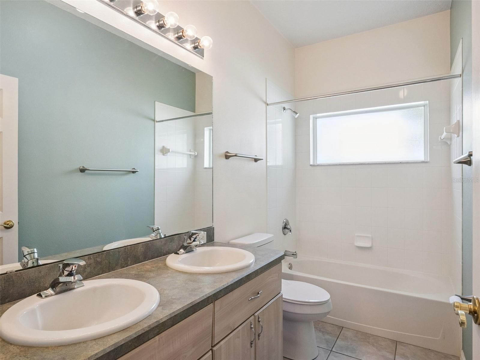 Guest Bathroom - 4519 INVERNESS DR, LEESBURG