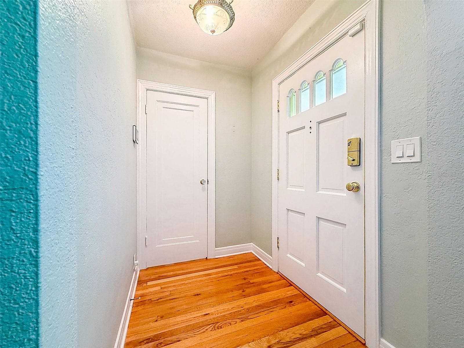 Single Family Residence at 182 29TH AVE N, ST PETERSBURG, photo 9 of 97